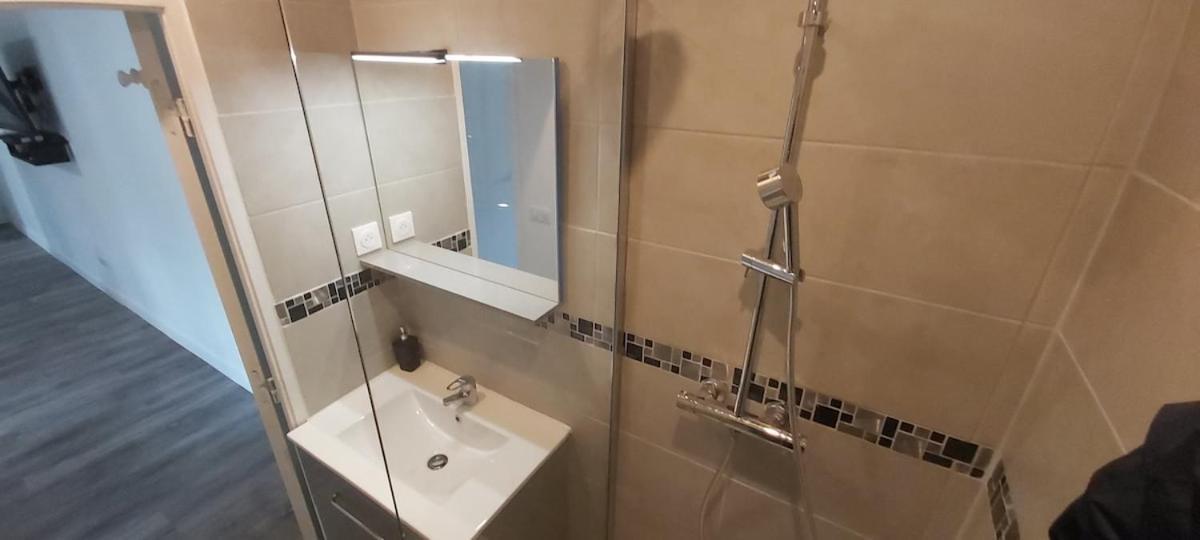Appartamento L'Escapade Parisienne Aulnay-sous-Bois Esterno foto